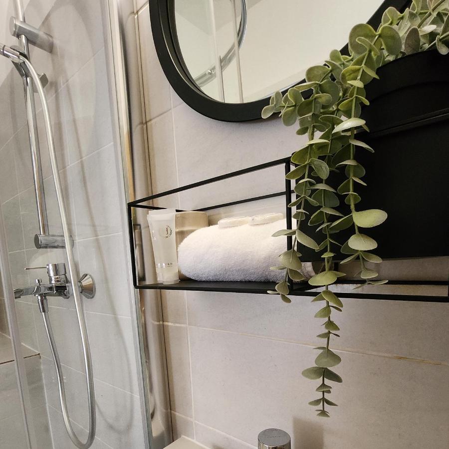 The-point Lovely In Center Of Apartament Bucureşti